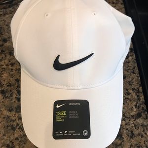 NIKE HAT- NWT